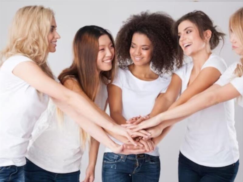 Dones que sostenen el que la societat prefereix no mirar